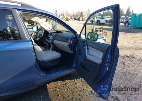 2017 Subaru Forester 2.5I Premium z USA, uszkodzony, nr VIN JF2SJAGC4HH565569